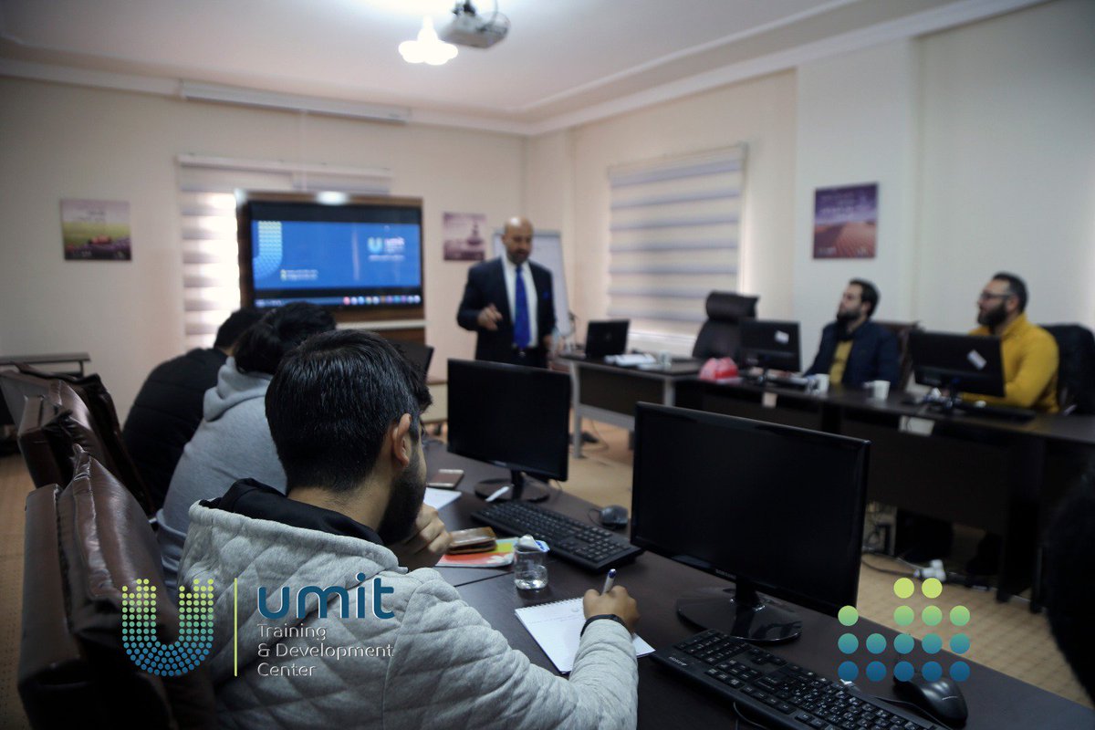 umittdc1's tweet photo. إنتهاء اليوم الأول من البرنامج التدريبي #فن_التعليق_الصوتي مع المدرب المتميز الاستاذ طارق جابر حيث كانت أبرز المحاور : الموهبة -النص -الأداء -التعامل مع الميكروفون-الصحة الصوتية -توصيات عامة https://t.co/uCbH5dsReC