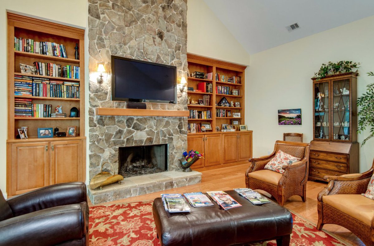 delcherhomes's tweet photo. Enjoy a lock-and-leave lifestyle with this 3 BR, 3 BA in Berkeley Hall.  https://t.co/qCI8oWYbzl https://t.co/zCsiDYZJOn