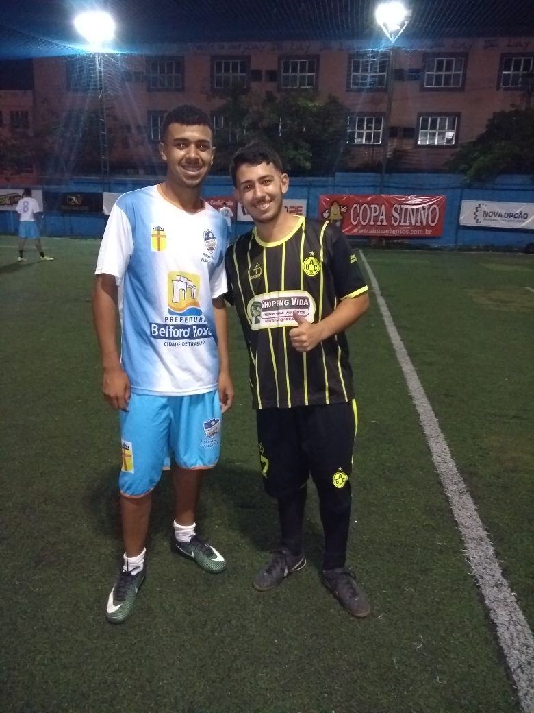 darllan_ffc's tweet photo. Capitão:✅❌
Chuteira preta:✅✅
Calção p dentro:❌❌
Camisa 10:❌✅
Estrela da companhia:✅✅ https://t.co/620oXtcs8H