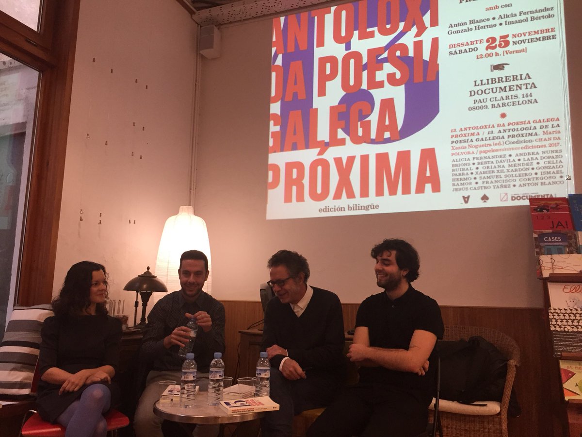 LaMilana's tweet photo. No nos hemos querido perder la presentación en la #LlibreriaDocumenta de BCN de '13. Antoloxía da poesía galega próxima', editada por @chandapolvora y #papelesmínimos. Os recordamos nuestra reseña https://t.co/b80QeM3oJV https://t.co/3kpOF47LeX