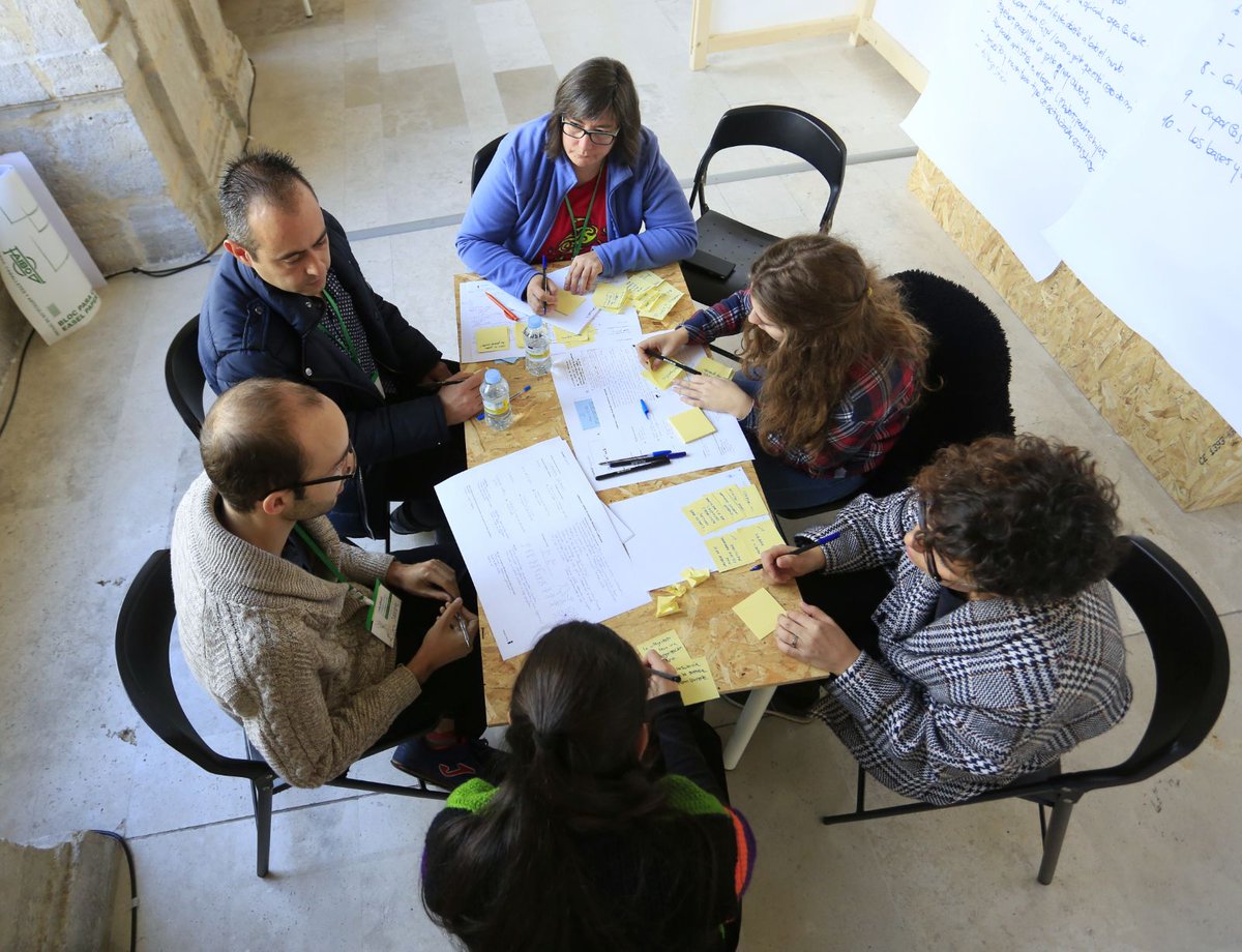 imaginalaciudad's tweet photo. Seguimos dando forma a las ideas surgidas en los grupos de trabajo 😊 Hay muchas ganas de cambiar la realidad social y cultural de #Valladolid para dar respuesta a los retos a los que se enfrentan tanto la ciudad como sus habitantes 👏 #LaCiudadImaginada https://t.co/AEYatLz0ZC
