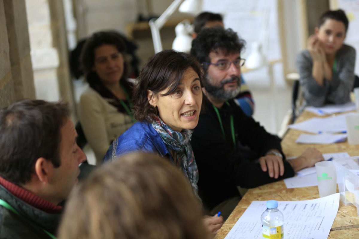 imaginalaciudad's tweet photo. Seguimos dando forma a las ideas surgidas en los grupos de trabajo 😊 Hay muchas ganas de cambiar la realidad social y cultural de #Valladolid para dar respuesta a los retos a los que se enfrentan tanto la ciudad como sus habitantes 👏 #LaCiudadImaginada https://t.co/AEYatLz0ZC