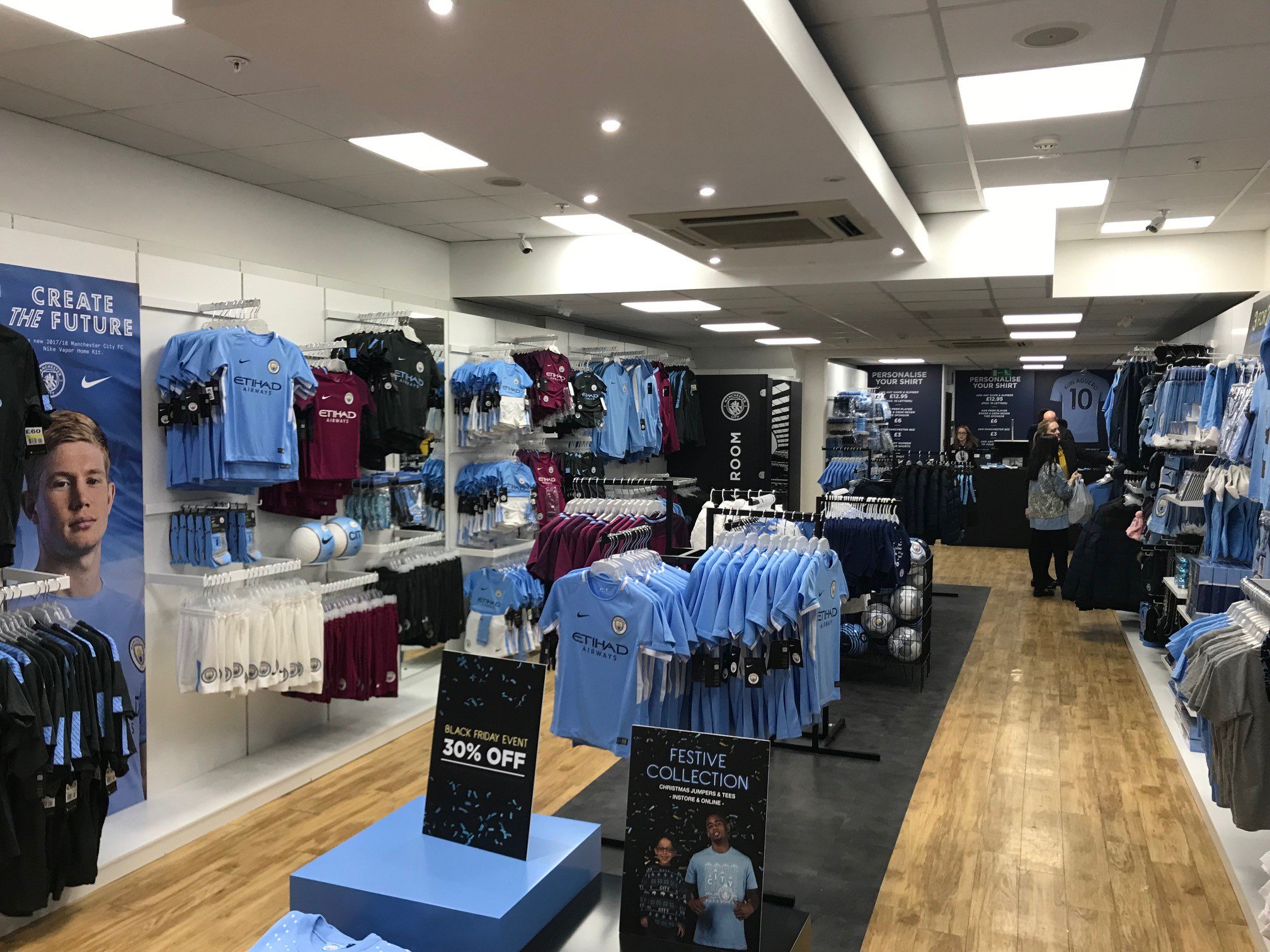 Manchester City on Twitter: "Our new City Store is now open in Manchester's Arndale with a off #BlackFriday weekend deal! #mancity https://t.co/Fq8RwuuEPA" / Twitter