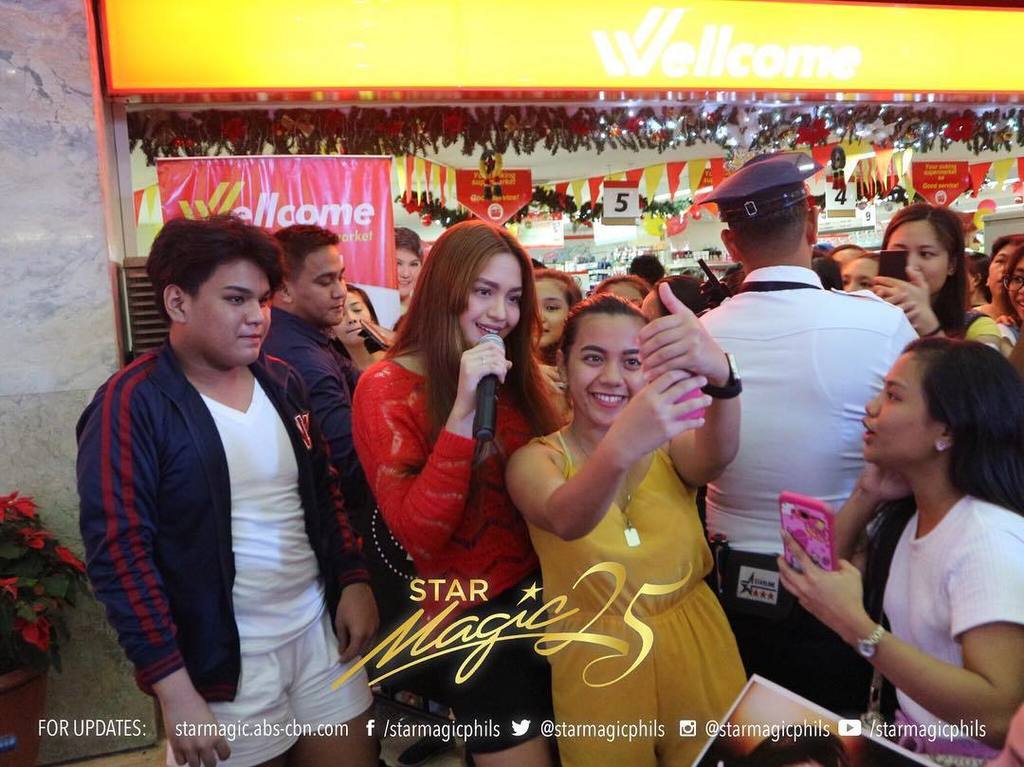 starmagicphils's tweet photo. Jane Oineza during the #HautedForestMallTour in New Farmers Plaza https://t.co/nEBp2FvpGo