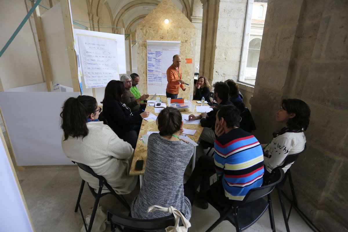 imaginalaciudad's tweet photo. Seguimos dando forma a las ideas surgidas en los grupos de trabajo 😊 Hay muchas ganas de cambiar la realidad social y cultural de #Valladolid para dar respuesta a los retos a los que se enfrentan tanto la ciudad como sus habitantes 👏 #LaCiudadImaginada https://t.co/AEYatLz0ZC