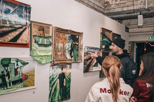 MonikerArtFair's tweet photo. We love this shot of urban photographer and installation artist @AlexFaKso discussing his work with two of our assistants, who are decked out in their customised Moniker @mcoveralls! 

#alexfakso #installationart #mcoveralls #customised #monikerartfair #maf2017 https://t.co/splTBEdaRd