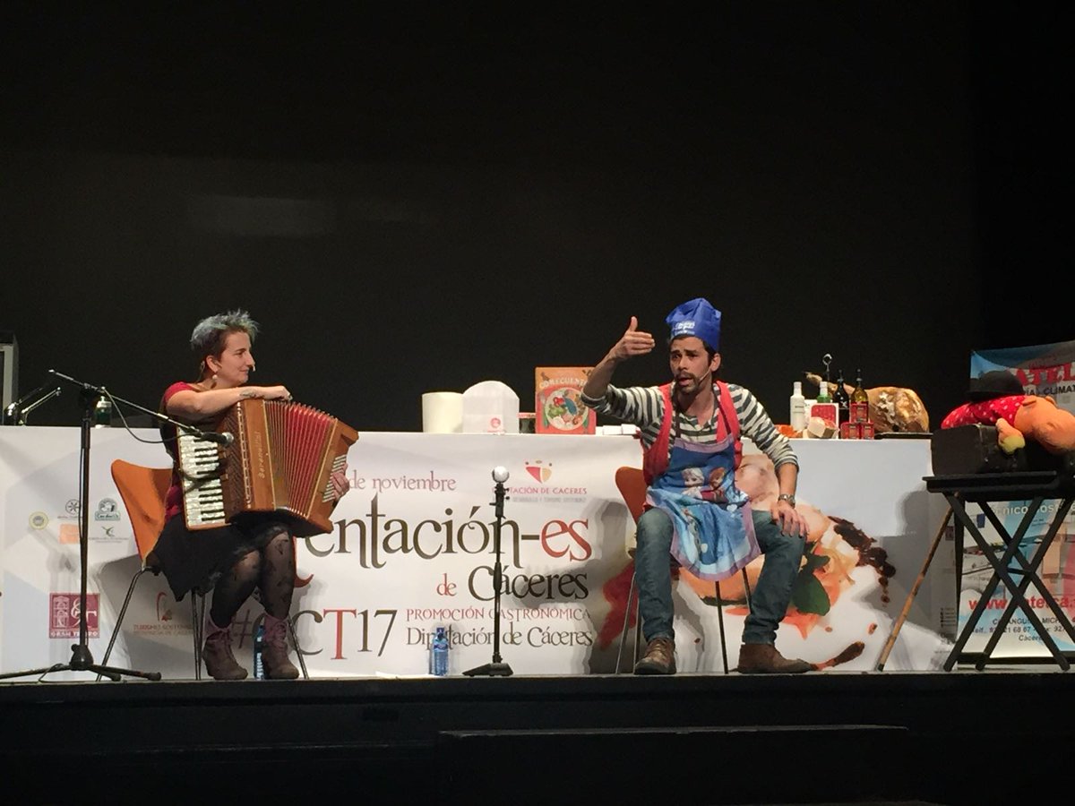 Turismo_DipCC's tweet photo. De momento llevamos una Gala "Tentación-es de Cáceres" #CCT17 de lo más divertida e interesante, seguimos... https://t.co/Fd3jMNKphC