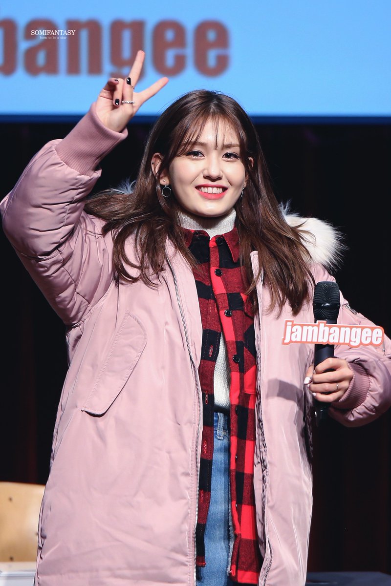 171124 잠뱅이
소미귀여워😆
#전소미 #소미 #somi