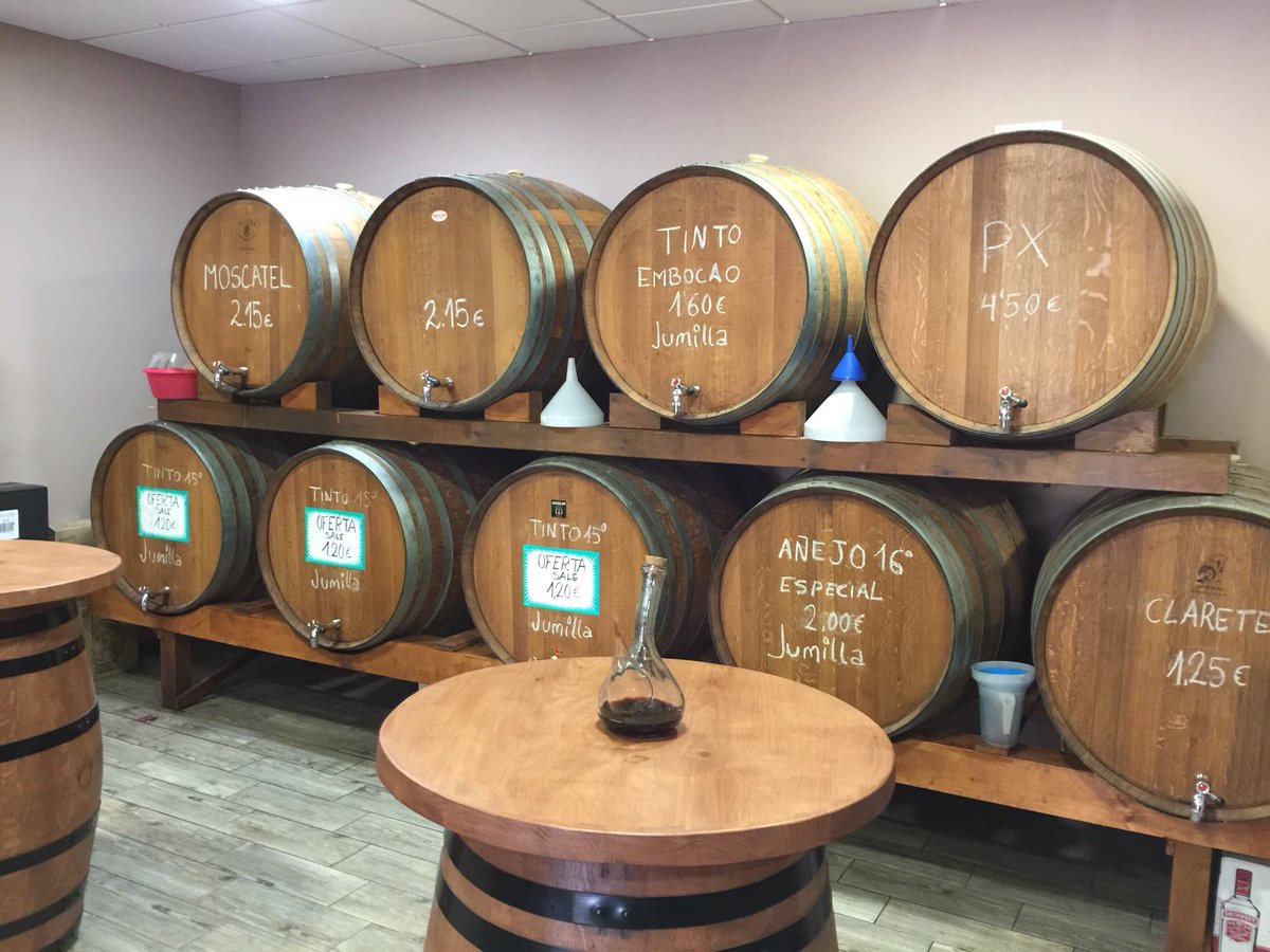 Just popped into the local wine shop in Los Alcázares fill up your own bottles what more could I want 😎
