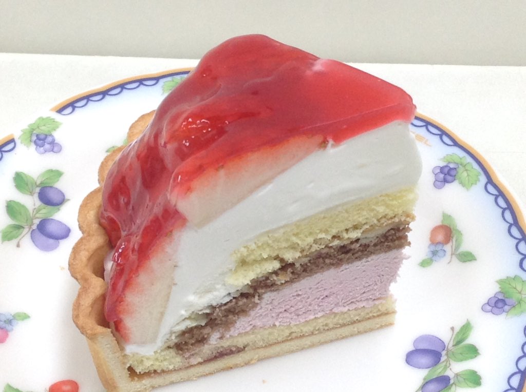 ローザンヌ 熱田店 در توییتر リシャルツ始まりました 苺クリーム ココアスポンジケーキ カスタードクリーム ラズベリーソースなど 7層仕上げのタルトケーキです ローザンヌ熱田店 タルトケーキ いちごタルト ケーキ 名古屋ケーキ ケーキ屋 洋菓子店