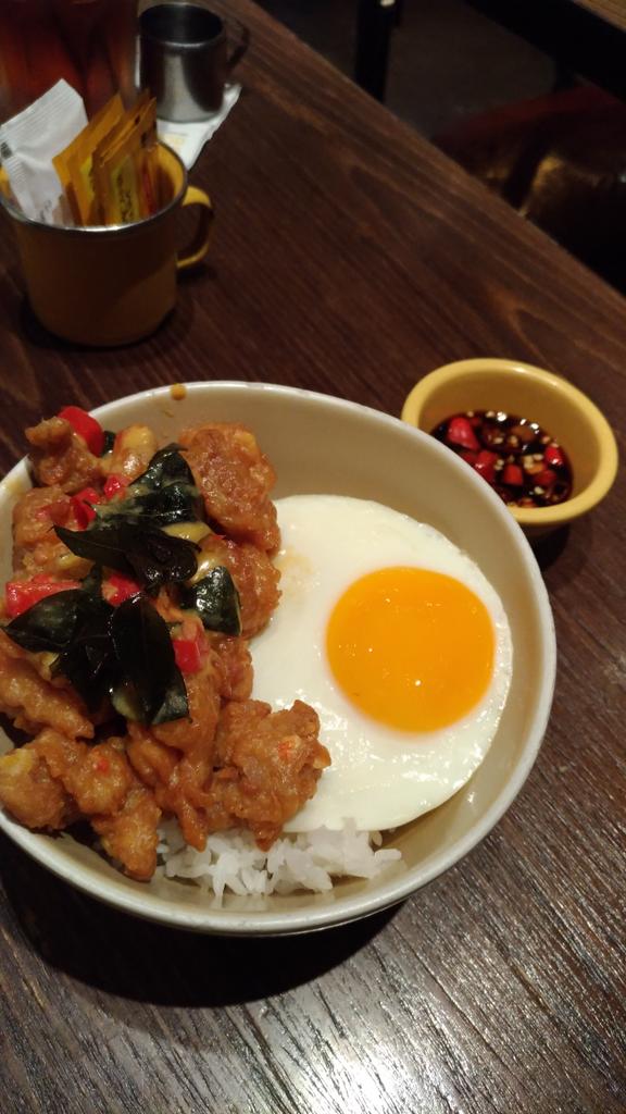 LivinaIntania's tweet photo. Salted Egg Chicken at People's Cafè #dinner #setiabudione #jakartaculinary https://t.co/FpaVWhAH3x