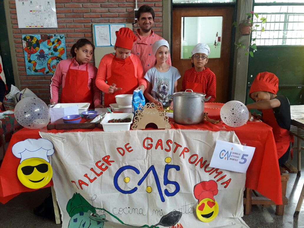 Felicitaciones a los Cocineritos de <a href="/ArtycomCai/">CAI 5 ARTYCOM</a> que asisten y de divierten en el taller de gastronomía casa sábado  <a href="/SilviaTilca/">Silvia Tilca</a> <a href="/fguillesaavedra/">GUILLERMO SAAVEDRA</a>