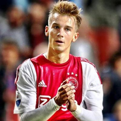 PsvEbl's tweet photo. Confirmada lesão do meia Ćerny!! Ainda não se sabe quanto tempo o jovem ficará sem jogar. https://t.co/9tGYXaXTjv