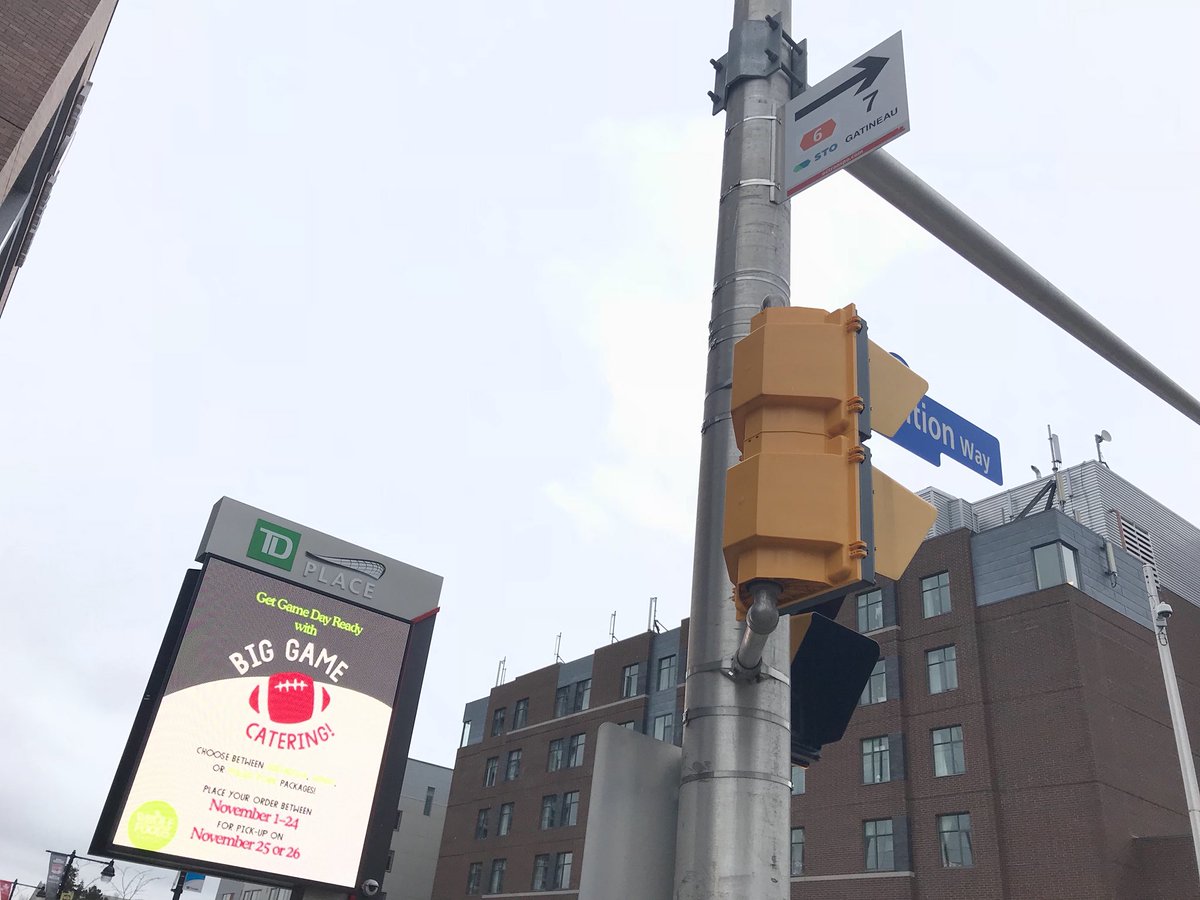 Looking to get around during the Grey Cup Festival? Here's a transit guide: 1310news.com/2017/11/16/tra… https://t.co/EVEPdt179G