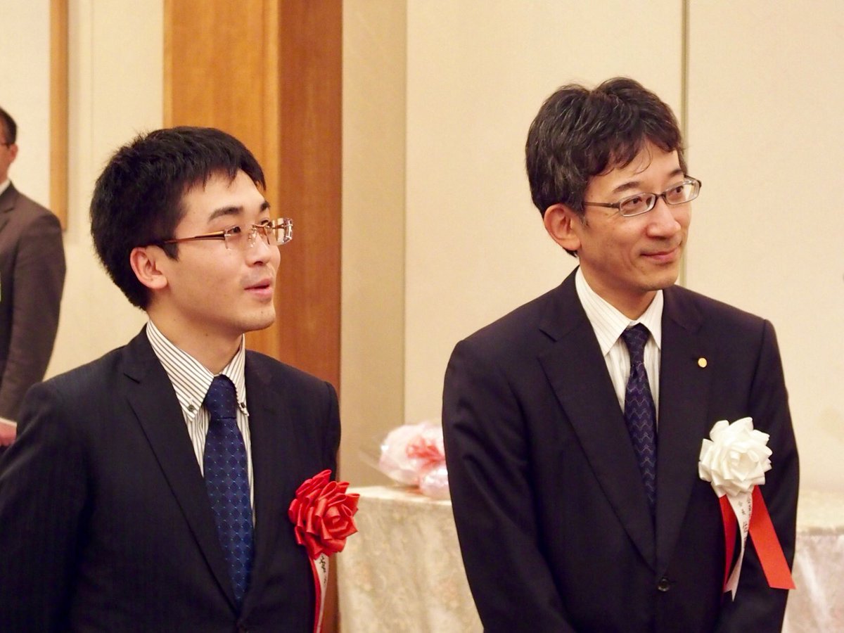 Akio Kiyomichi 佐藤康光会長や明日の解説者の菅井竜也王位 主催者等の挨拶で何度も何度も菅井王位奪取の話題が出て 顔をほころばせる王位