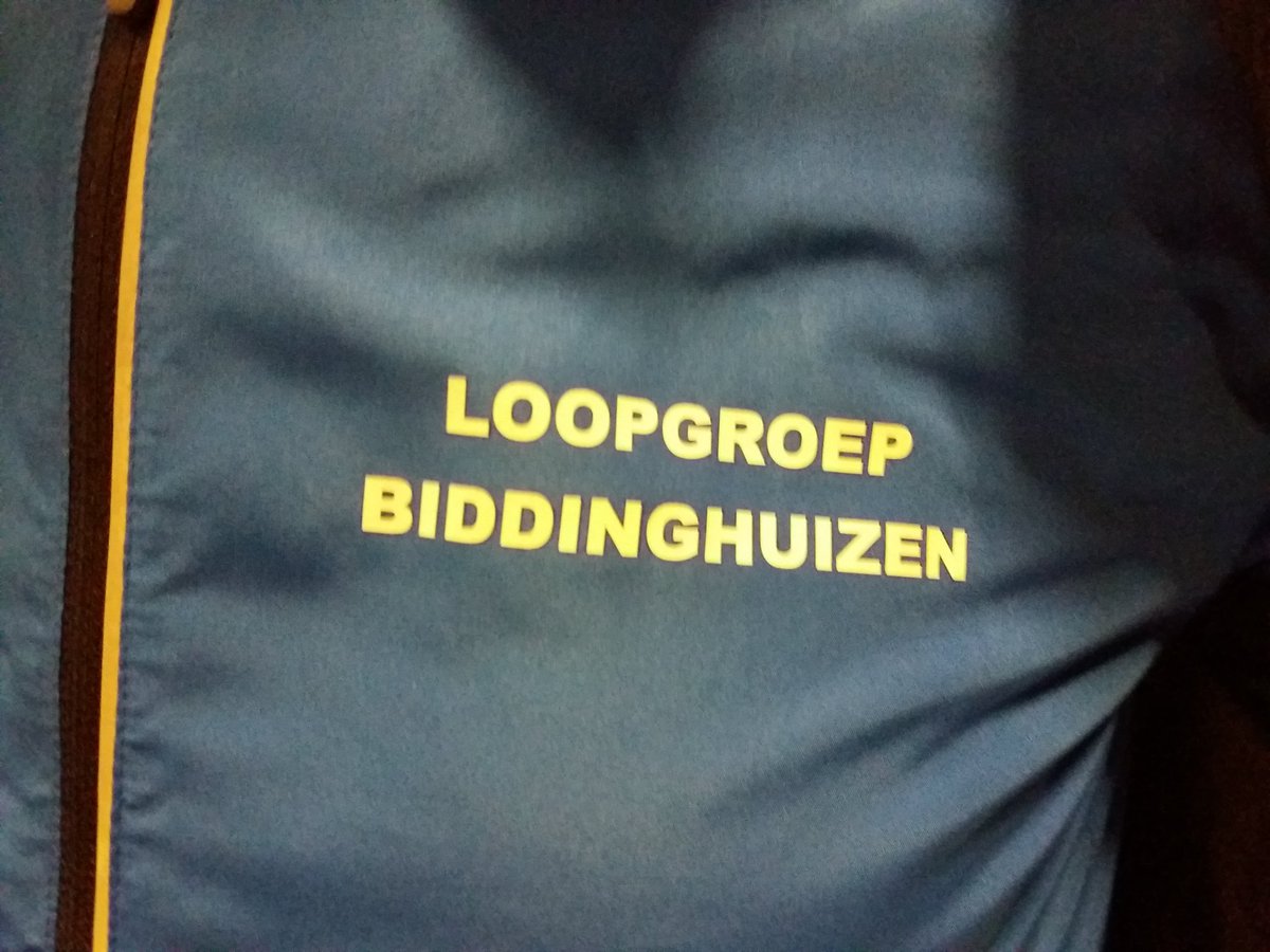 MarielleTweets's tweet photo. RunwayRun op #LelystadAirport 
Leuk om mee te maken, 10km over nieuwe taxibaan. Met Loopgroep Biddinghuizen. Wat tegenwind/open vlakte, met 1u17seconde net niet binnen uur. 
Startnummer 321, even de 0 ervoor denken... #netnummer https://t.co/9aY9BYmm6A