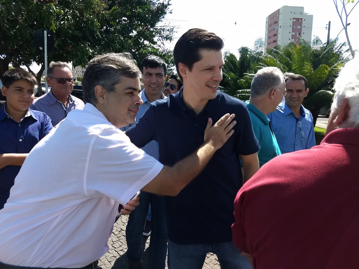 DanielVilela15's tweet photo. #Assessoria Chegada na Câmara de Rio Verde, para encontro do PMDB. Reunião começando agora. #rioverde #PMDB #goiás https://t.co/nu0VKtXY0M