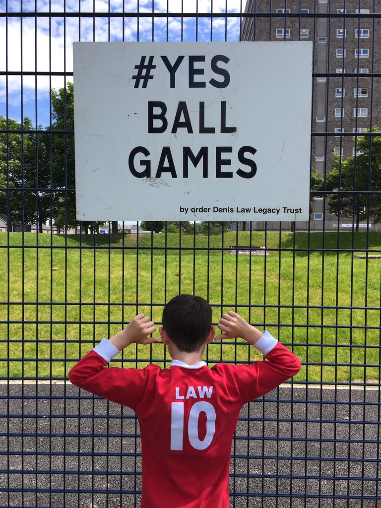 DLStreetsport's tweet photo. @pressjournal #DenisLaw #TheKing #LawCruyff #TotalAberdeen #YesBallGames 👍🏼☝🏼 https://t.co/63PqP641yZ