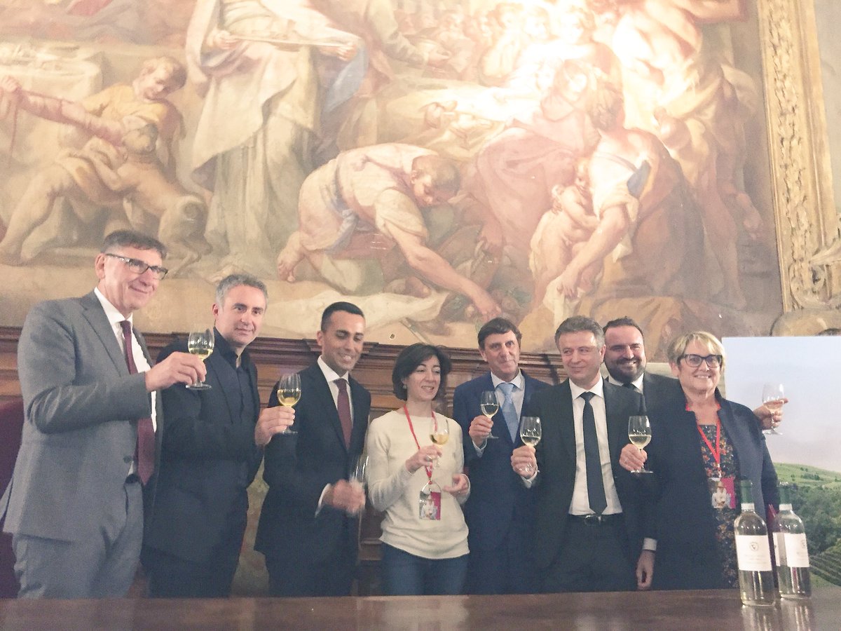 Pinot Grigio Delle Venezie DOC (@dellevenezie) on Twitter photo #doc #dellevenezie #pinotgrigio first bottle is officially opened in <a href="/ViviteMilano/">Vivite Festival del vino cooperativo</a> #doc #dellevenezie #pinotgrigio first bottle is officially opened in <a href="/ViviteMilano/">Vivite Festival del vino cooperativo</a>