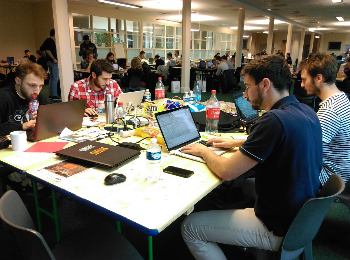 ThierryGerma's tweet photo. #hackathonFIMU : dernière ligne droite pour les participants, encouragé par le groupe Soleil Rouge. Rdv à 17h pour la restitution des travaux https://t.co/aVw9i5w6ZC