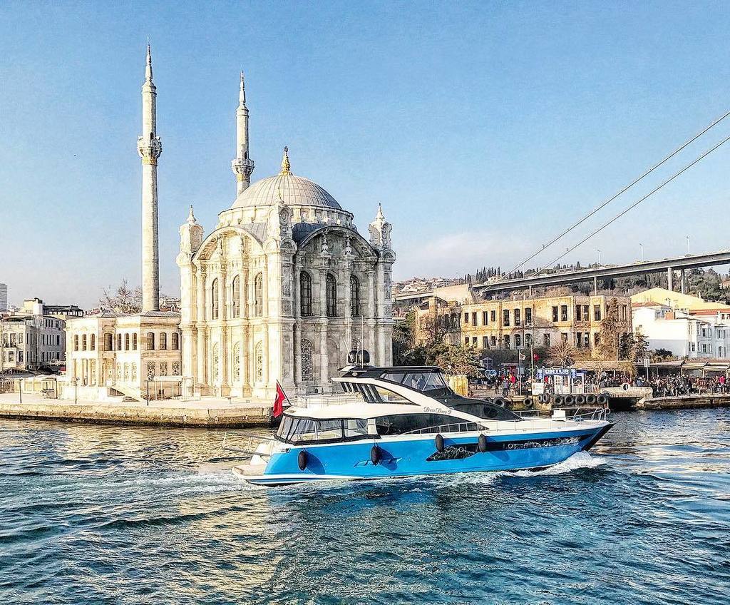TravelEsquire's tweet photo. JOIN US in #Istanbul 🇹🇷 in Feb at the @wtourismforum 🕌🌉🏰 
💫
💫
💫
STAY AT the luxurious @CPKempinski on the #bosphorus 🌊 DISCOVER the #luxurylife of #yachtlife 🛳  with @Kempinski 💫 #GlobalMeeting2018 #LuxuryTravel #LuxuryHotels #yachting #tv_… https://t.co/eeXkGNjgwz https://t.co/TYrbiQ7LMu