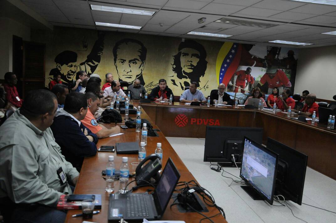 gabelorangel's tweet photo. #Ahora: Los sindicatos de la Costa Occidental,  exponiendo toda la problemática que presentan las distintas áreas de trabajo, siempre junto a nuestro líder sindical presidente de la @FUTPV @pdvsawillrangel 
@NMartinezVe @Nelson_PDVSA @delpinoeulogio  @NicolasMaduro @dcabellor https://t.co/73Mb5N4vbX