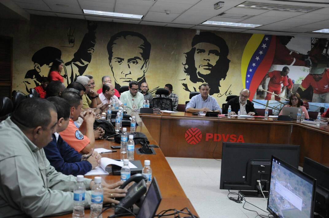 gabelorangel's tweet photo. #Ahora: Los sindicatos de la Costa Occidental,  exponiendo toda la problemática que presentan las distintas áreas de trabajo, siempre junto a nuestro líder sindical presidente de la @FUTPV @pdvsawillrangel 
@NMartinezVe @Nelson_PDVSA @delpinoeulogio  @NicolasMaduro @dcabellor https://t.co/73Mb5N4vbX