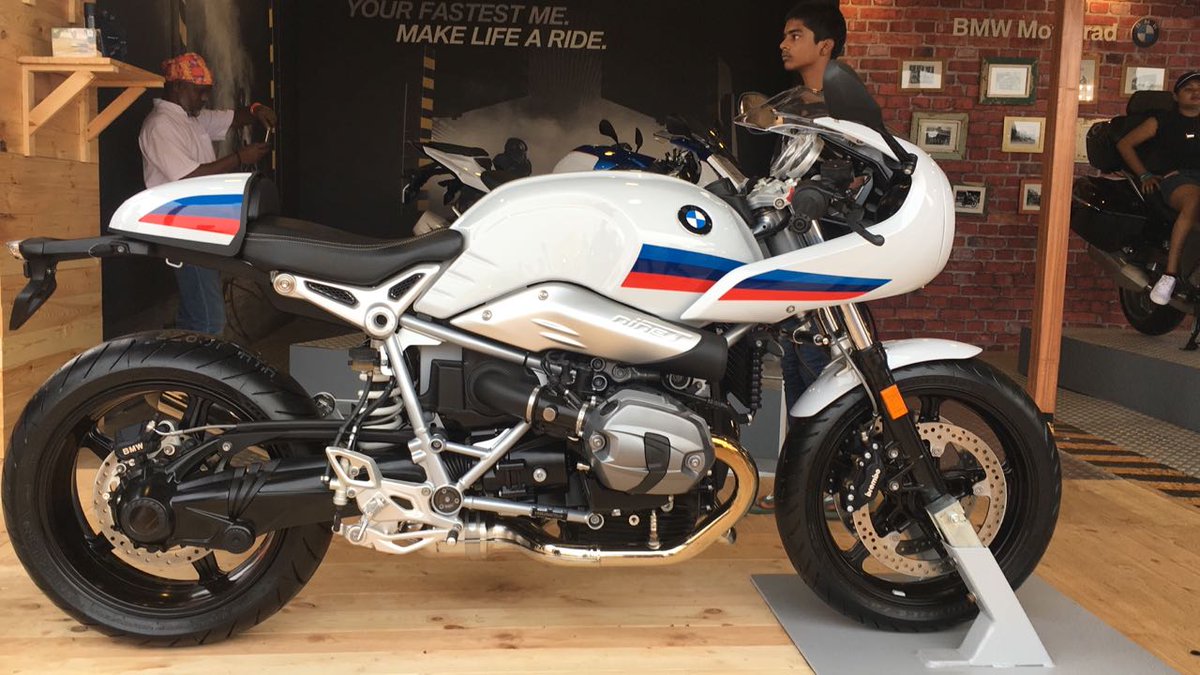 indiacom_auto's tweet photo. @BMWMotorrad #RNineTRacer & #K1600Bagger launched at #IBW2017 https://t.co/32iVU4P1Cy
