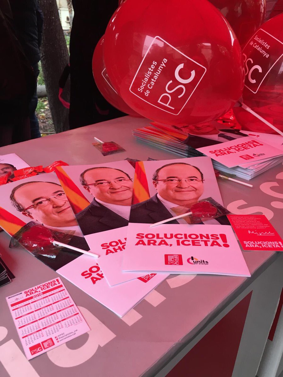 PSCRubi's tweet photo. Aquest matí a la Plaça Catalunya de #Rubicity #PSCRubí #AraSolucionsAraIceta #AraSolucions #AraIceta https://t.co/csJsfgmULJ