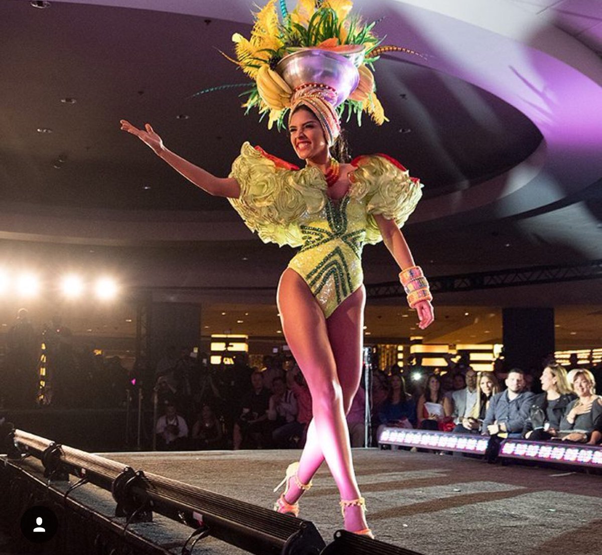 brandonmurcia2's tweet photo. Valla esa es mi #MissUniverse #Colombia https://t.co/17bngZQu3D