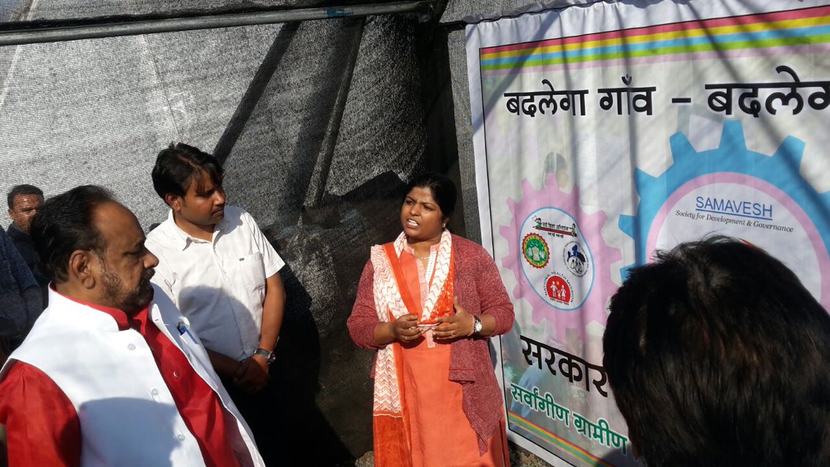 TRIFoundation's tweet photo. 3/More over a demonstration of the #KushalKisaan application was conducted for better understanding of the farmers. A special thanks to Sri Harish Dubey, DPM, #NRLM for gracing the event.  
@tatatrusts #Samavesh #Sewamob #Grammunnati https://t.co/tLGHf5WEdM
