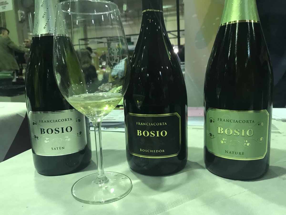 paroledivino's tweet photo. Le prime bollicine della giornata #MercatoFIVI2017: Bosio #Franciacorta, per andare sul sicuro. @Andrea_Radic @gio_silver @Marco_K18 https://t.co/3bj4CbP3bM
