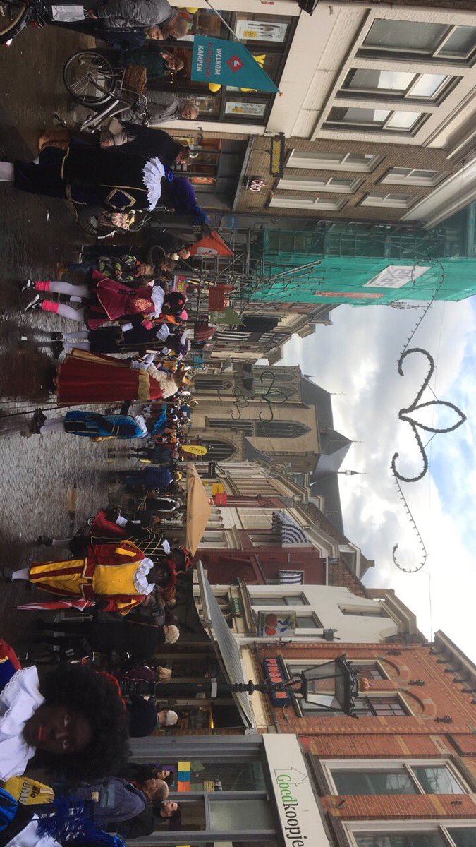 Sint en zijn pieten in de binnnstad van #kampen