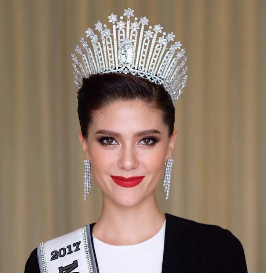 mmannyy_'s tweet photo. เก็บโต๊ะก่อนนะคะ จะวางมงจ้า #MissUniverse #THAILAND https://t.co/QiyFV79qwy