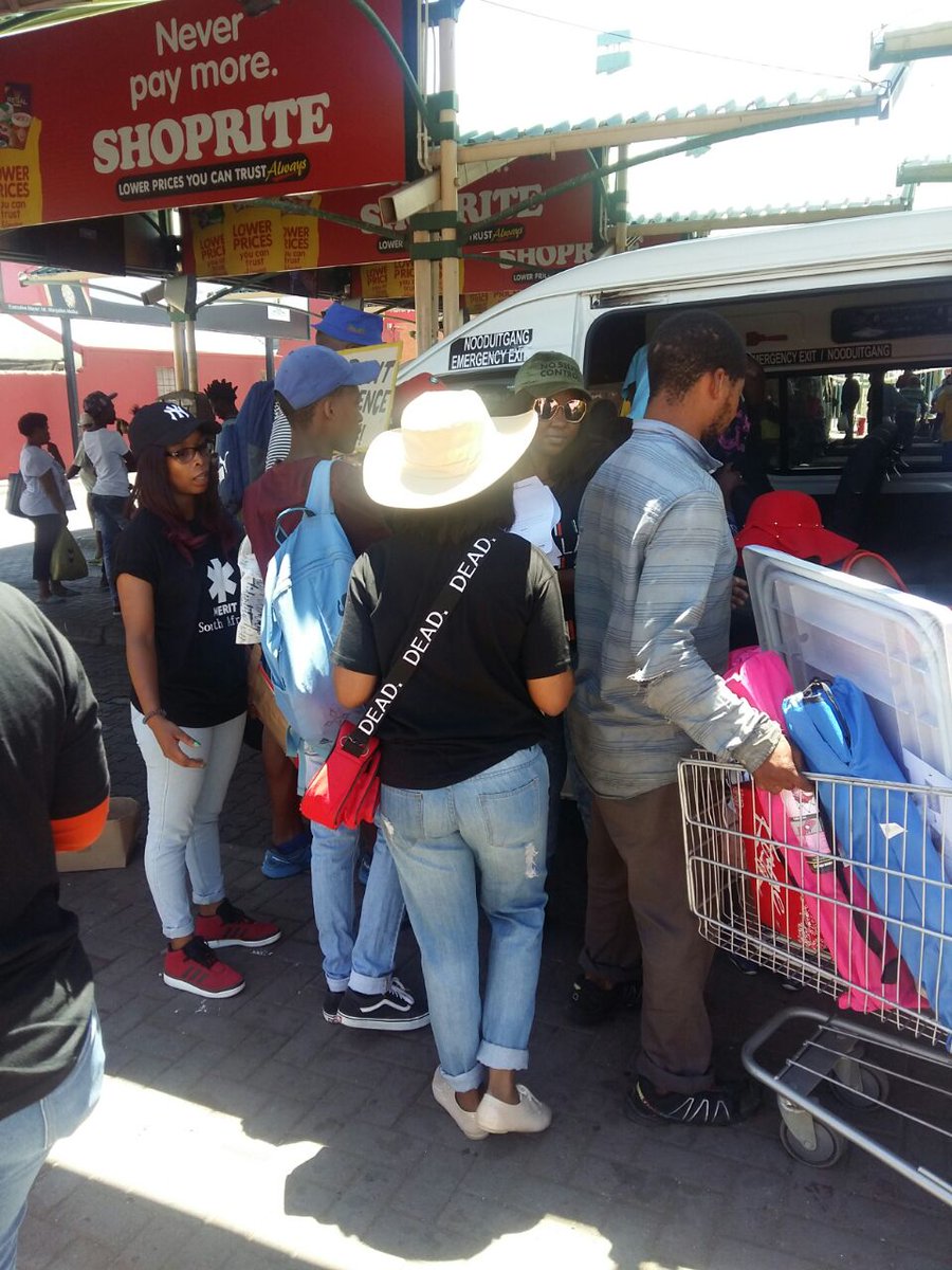 CouncilMeritKBY's tweet photo. Today the World Merit Council team of Kimberley took to the streets to pledge against women and children abuse. The support from the community was overwhelming 🙌 #stopviolenceagainstwomen #StopGenderBasedViolence #16DaysOfActivismAgainstWomenAndChildAbuse https://t.co/WFGpg3eE4j