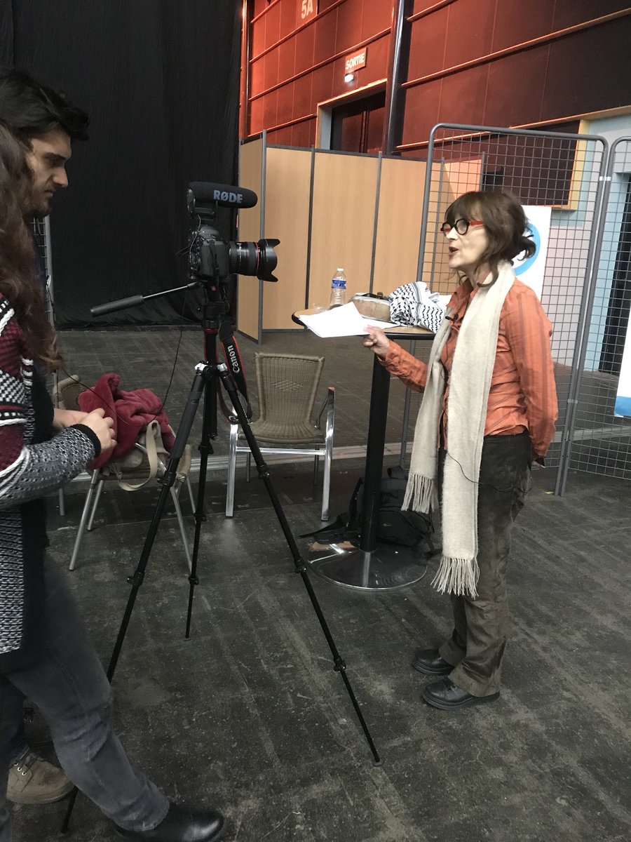 SabineRubinFI93's tweet photo. Interview sur l’Enseignement supérieur avec les @InsoumisJeunes en direct de la #ConventionFi pour le projet #1jour1mesure ! https://t.co/sJQ1DaJFV5