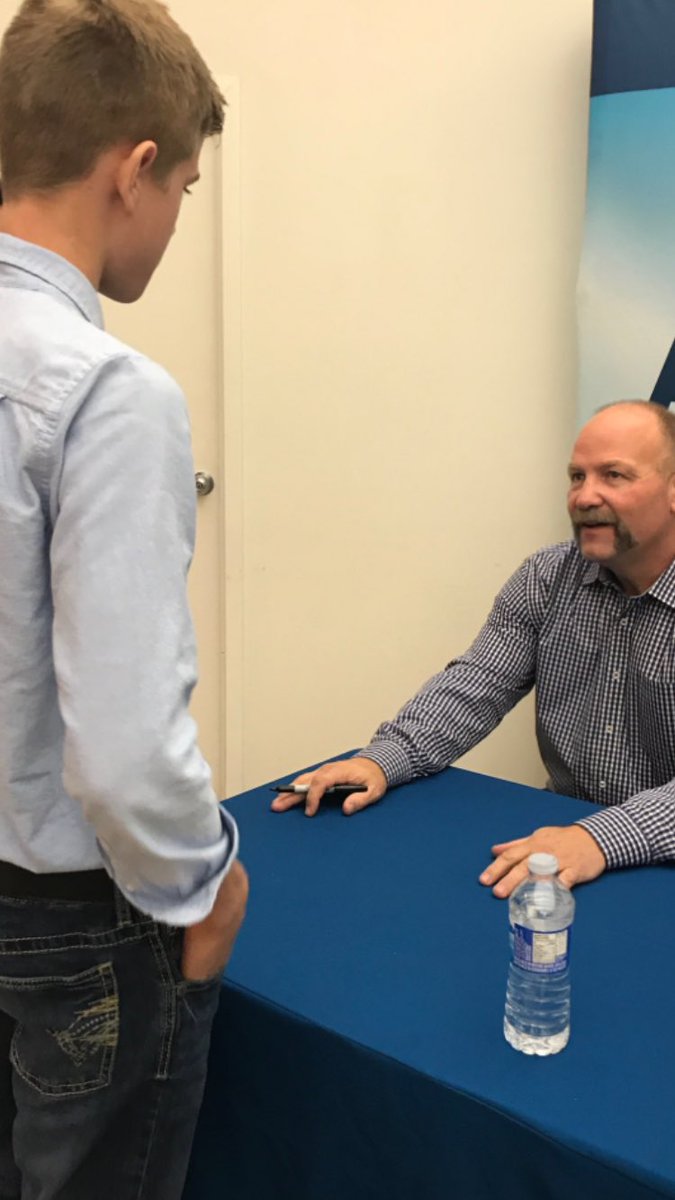 JeffKemp5's tweet photo. Jr got a chance to talk a little hockey today with @wendelclark17 Great opportunity! Thanks #fccforums https://t.co/tDa9I70NCy