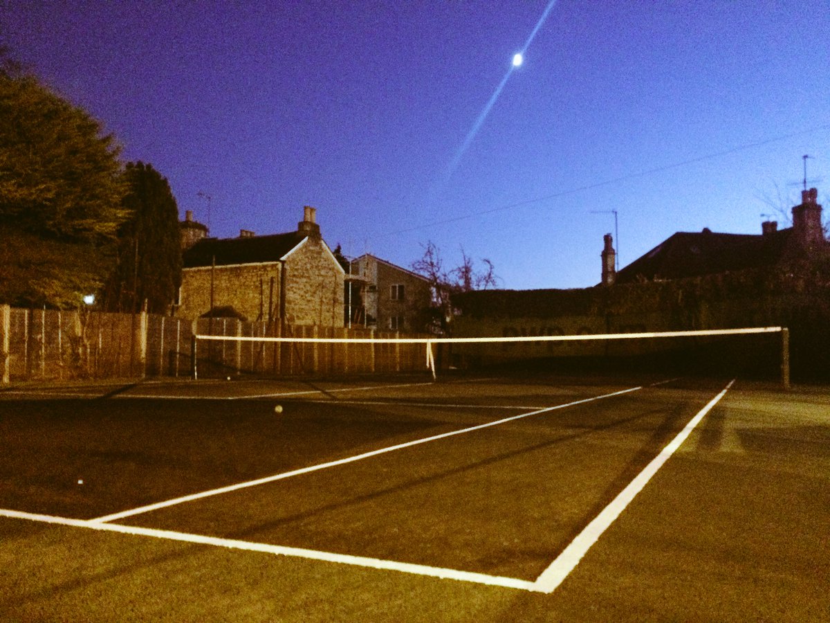 K4KimDance's tweet image. One of my favourite places @BathTennisClub. Working against the #ballmachine with @simonridleypt. Too short a warm up I think @richlittlebath ?!