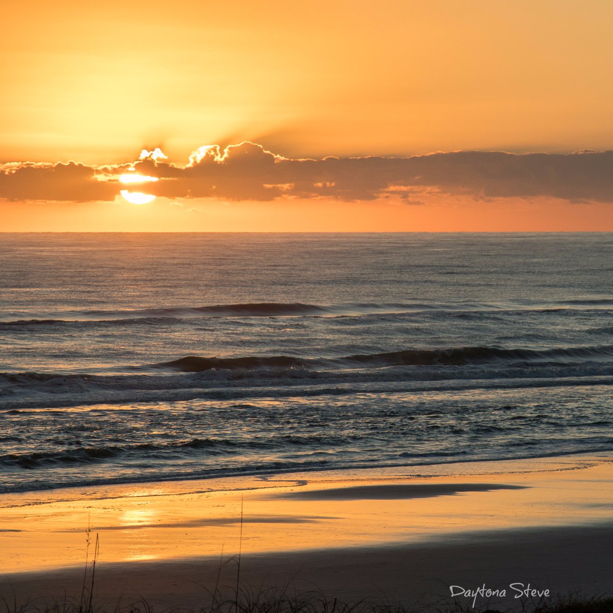 RollWithSoul's tweet image. Sunrise. daytonasteve.com @RealSaltLife @nytimesphoto