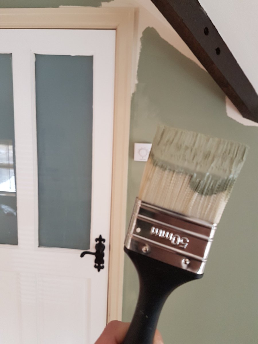 A_WorkingMum's tweet photo. Husband: Looks great, so much better than that green wall. That looks rancid.
Me: Silence.
Husband: Oh. Did you just paint that wall green?
Me: Silence. 
Husband: Just because I don't like it, doesn't mean you're not doing a great job..
😠
#itsafeaturewall
#anotherfrickingproject https://t.co/E4aqwuZhmb