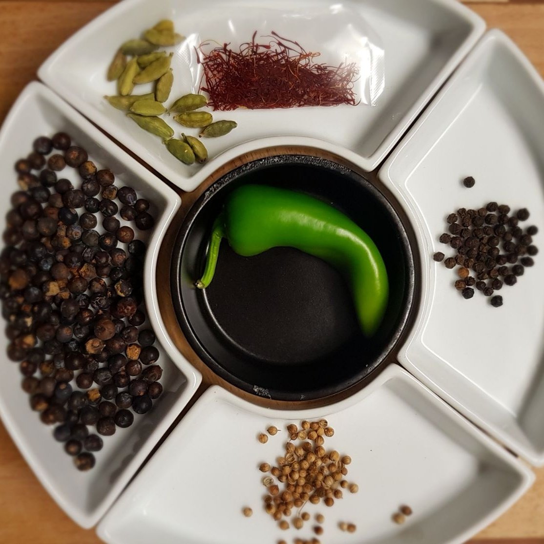 TheLostChef_'s tweet photo. Making my first two batches of homemade #gin - one will be #jalapeno infused and the other #Saffron and #grapefruit. 

#infusions #homemade #ingredients #spices #gintastic #TheLostChef #alcohol #drinks https://t.co/Fhjfd4X8Qo