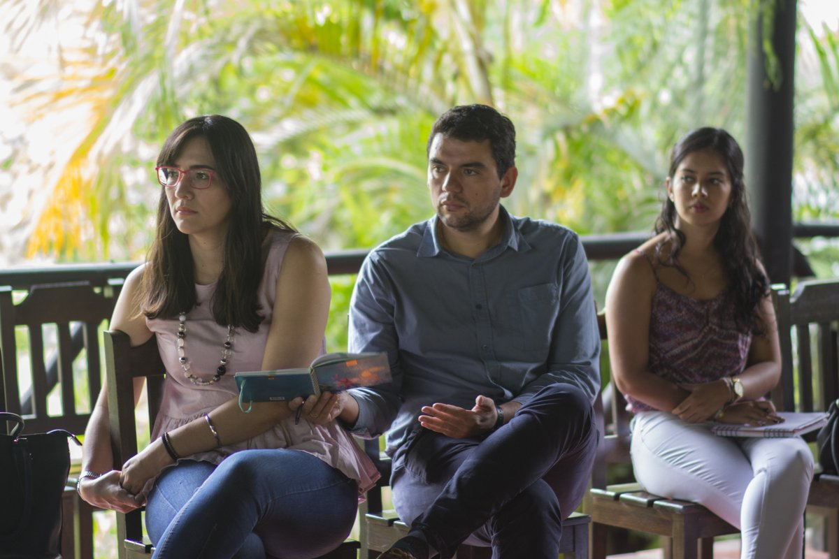 SuricataLab's tweet photo. "Trabajo en Equipo y Comunicación Efectiva son claves para que los emprendimientos evolucionen de manera rápida y exitosa" Alejandro Morales Coach Empresarial y de Vida en Taller con Equipos Descubrimiento de Negocios #Apps.Co y #SuricataDigital https://t.co/bqvlU6Z5by