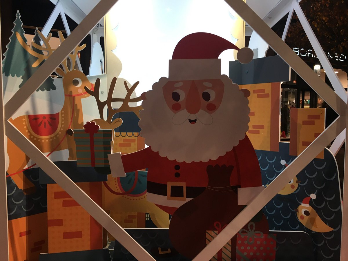 miportovia's tweet photo. Oggi grazie a @_thestyleoutlet ci siamo immersi nelle tradizioni del Natale con la mostra #Riluce2017. Installazioni luminose che richiamano la magia degli origami e tante curiosità su questo periodo da favola #thestyleoutletsexperience https://t.co/lXu3SgdwBJ