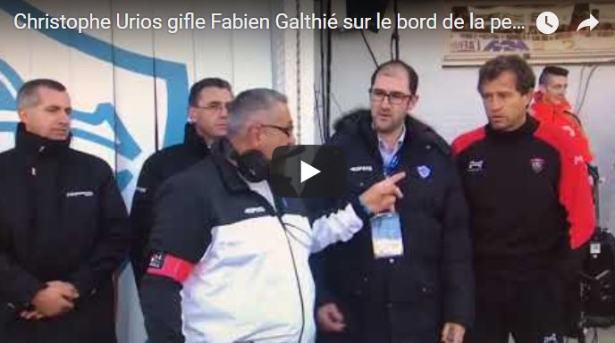Vidéo: Christophe Urios dérape et gifle Fabien Galthié sur le bord de la pelouse - blog-rct.com/video-christop…