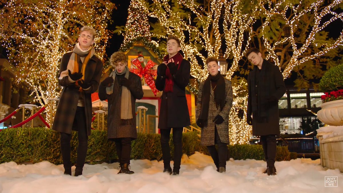 nunsquarenuna's tweet photo. You know i had to screenshot daniel playing the chello 😍😂😍😍💕💕 this video had me sobbing 😭❤️ #KissYouThisChristmasVideo https://t.co/YwfDfVytrR