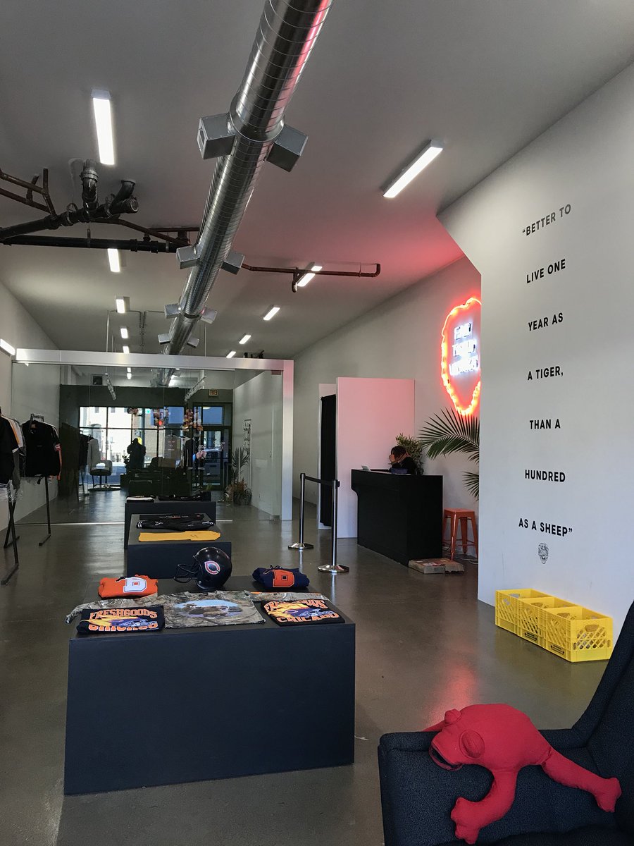 JoeFreshgoods's tweet photo. 2013 fat tiger vs 2017 fat tiger  #SmallBusinessSaturday #blackowned, happy birthday @FatTigerWorks, love you, we making history. https://t.co/eAxLpGAPvV