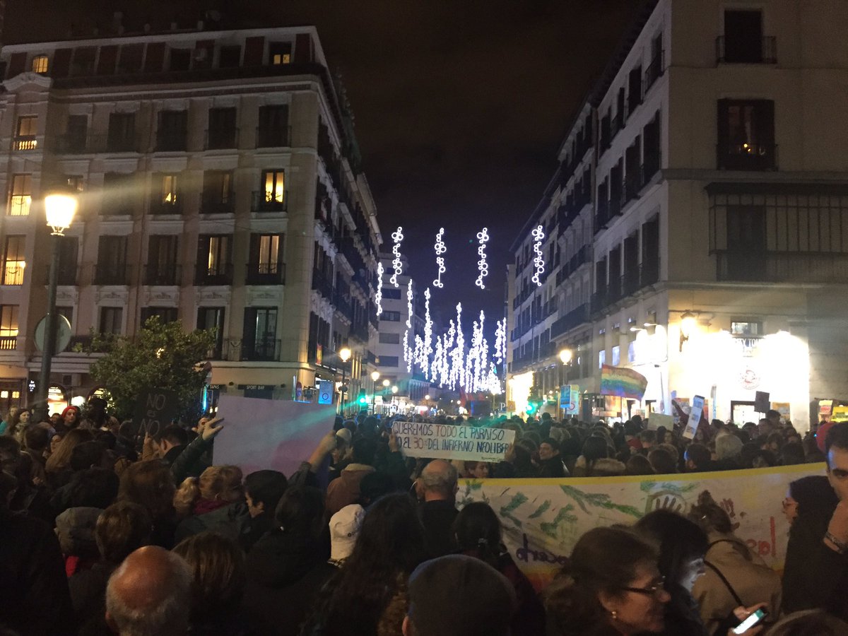 MujoMadrid's tweet photo. Ni víctimas ni pasivas, mujeres combativas. https://t.co/1sk7ZPFtz2