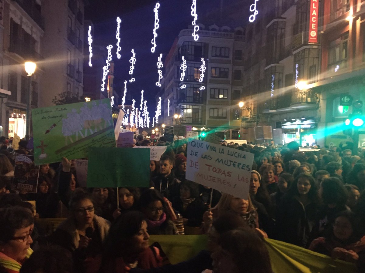 MujoMadrid's tweet photo. Ni víctimas ni pasivas, mujeres combativas. https://t.co/1sk7ZPFtz2