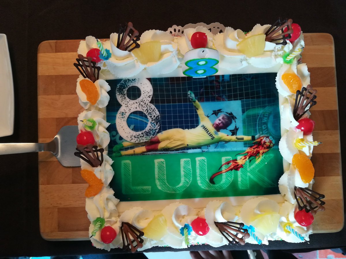 ErikPijnacker's tweet image. @JeroenZoetNL misschien kun je mijn zoon keeperstraining geven 😉 #talent #keeperforever