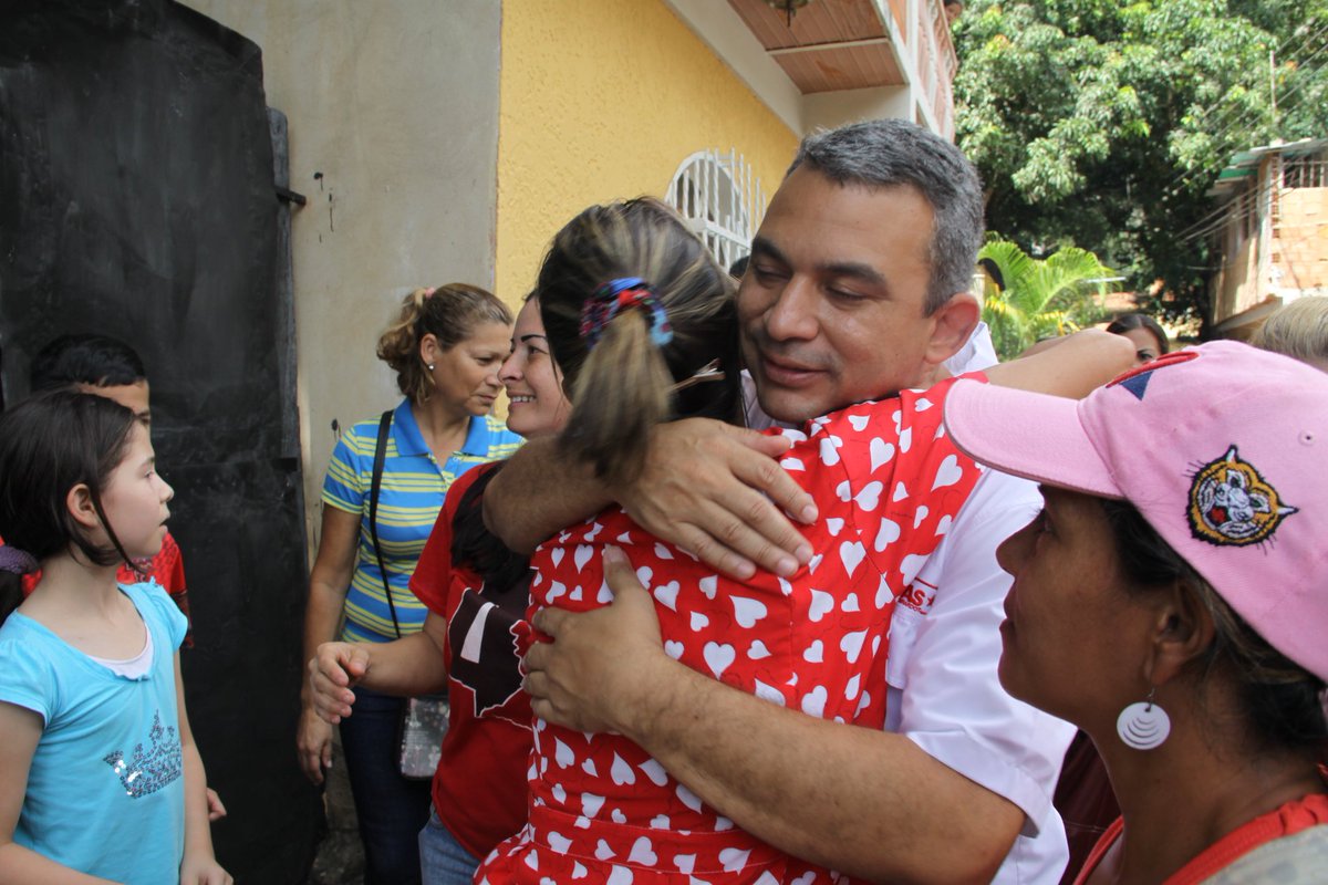 AlcaldePedroB1's tweet photo. Mi compromiso es firme, esto no es un trabajo, es una pasión que cada día se alimenta gracias al apoyo de ustedes y la labor que hacemos en conjunto ¡Amor con amor se paga! #GirardotPotencia https://t.co/k4qpLAI0O0